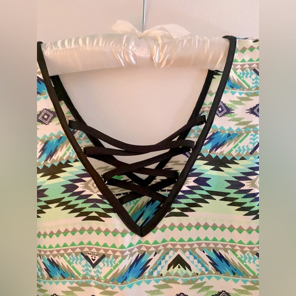 NWOT, patterned tank top - Picture 3 of 4